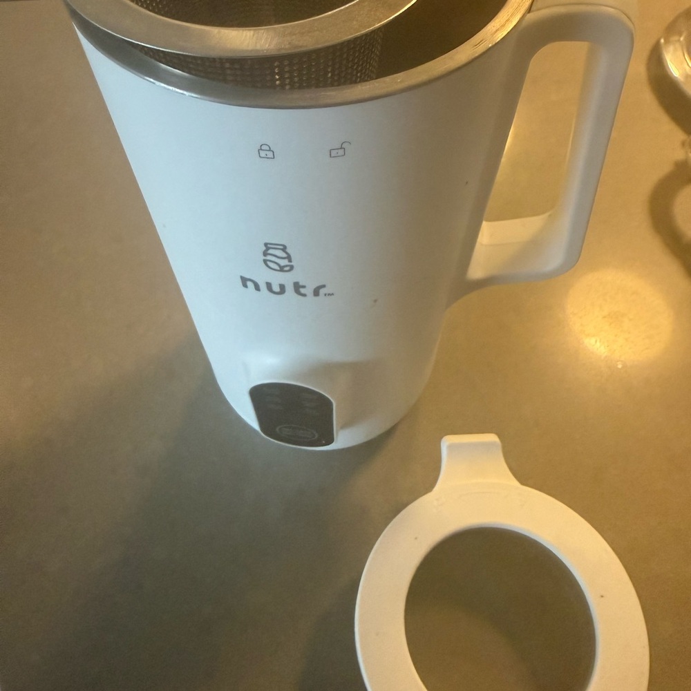 Nutr White Electric Milk Maker
